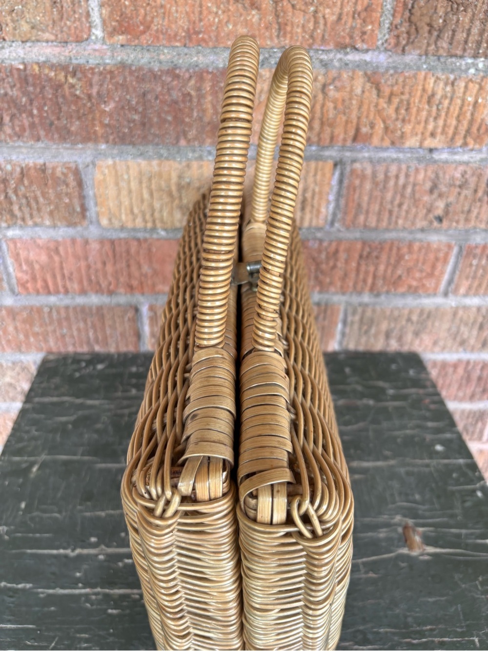 Vintage 1960s Wicker Purse Metal Clasp Structured Vinyl Lined Tan Retro - Picture 3 of 12